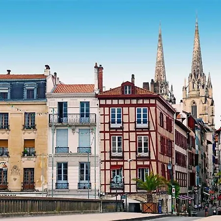 Grand Lumineux Avec Jacuzzi Et Grande Terrasse à - Fr-1-3-623 Apartamento *