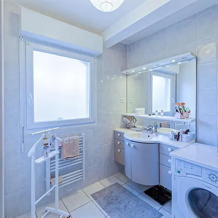 Grand Lumineux Avec Jacuzzi Et Grande Terrasse à - Fr-1-3-623 *